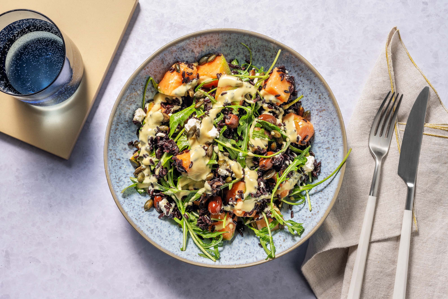 Insalata di riso nero, formaggio greco e melone