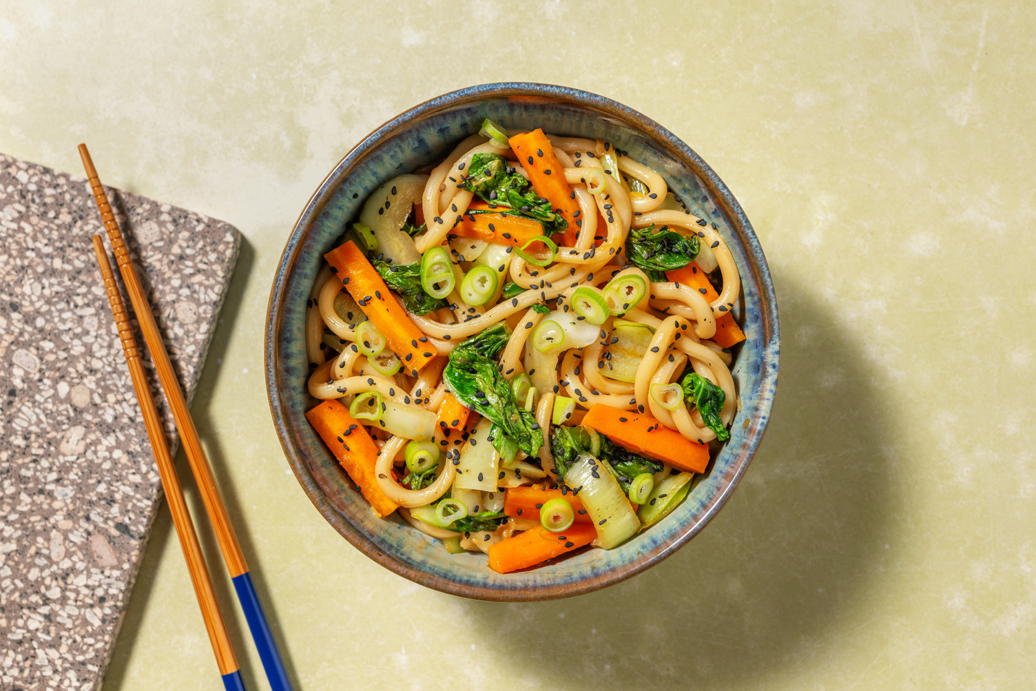 Noodles saltati al cipollotto e pak choi