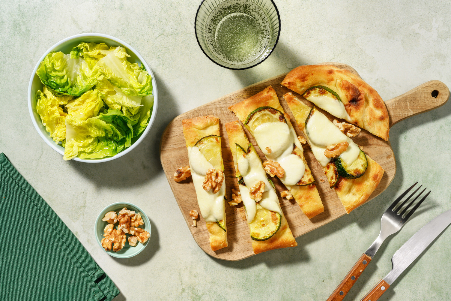 Pinsa alla mozzarella, zucchine e mazzancolle