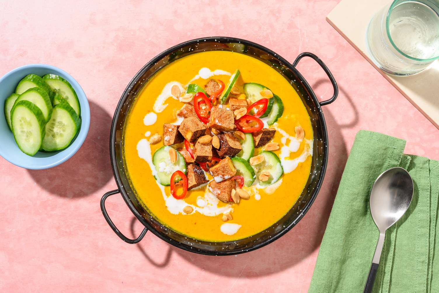 Zuppa esotica di zucca, curcuma e tofu