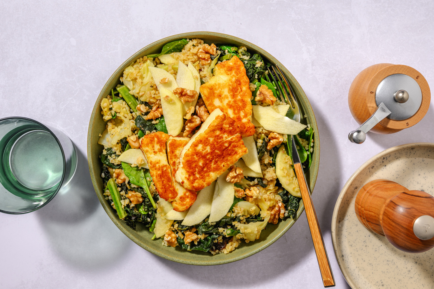 Insalata di bulgur e formaggio stile Cipro