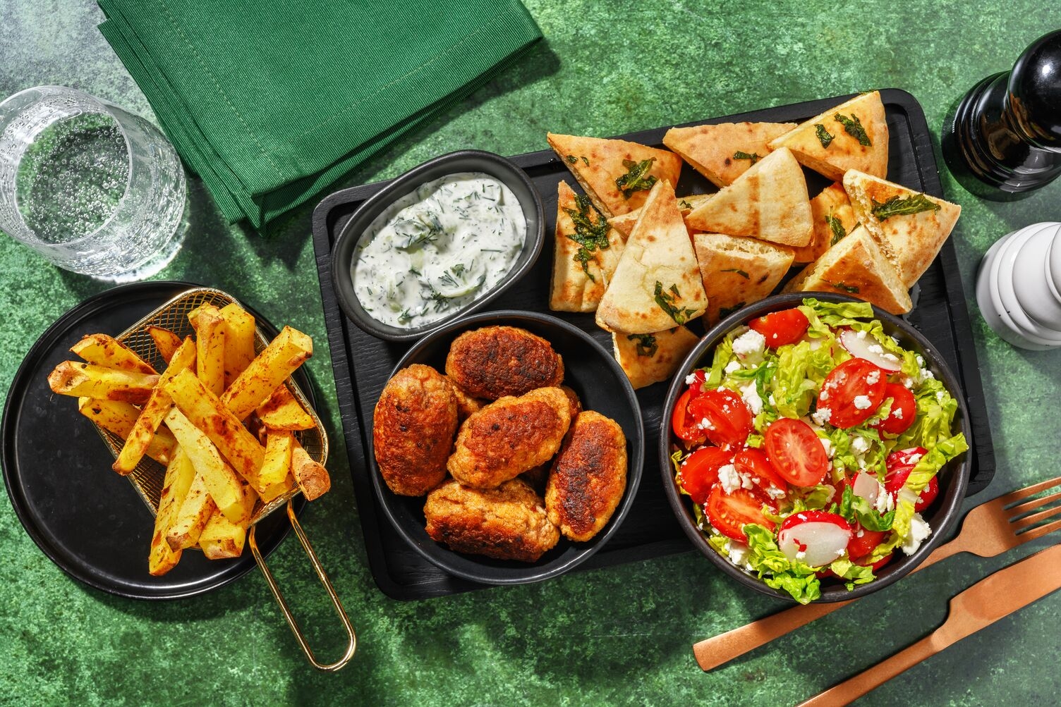 Græske oksekoftaer og tzatziki