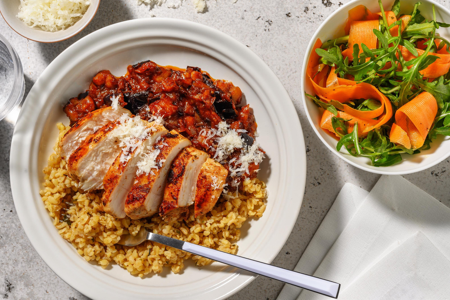 Stegt kyllingebryst og auberginecaponata