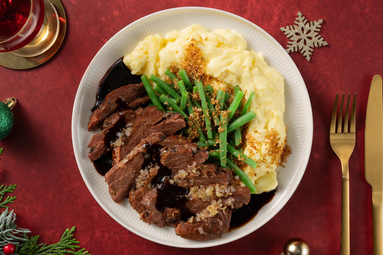 Veganes Steak von planted mit Pflaumensoße