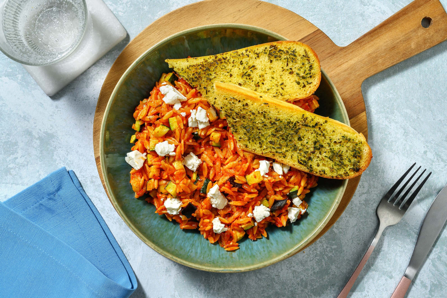 Aubergine- og squashratatouille orzo