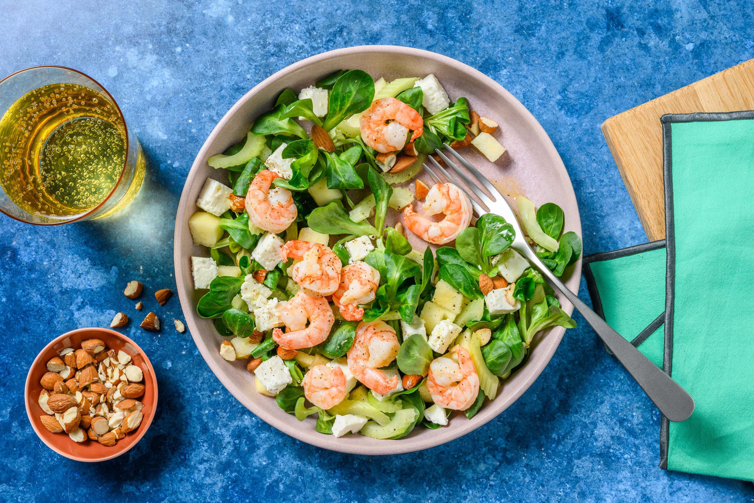 'Macedonia' di gamberi, mela e songino