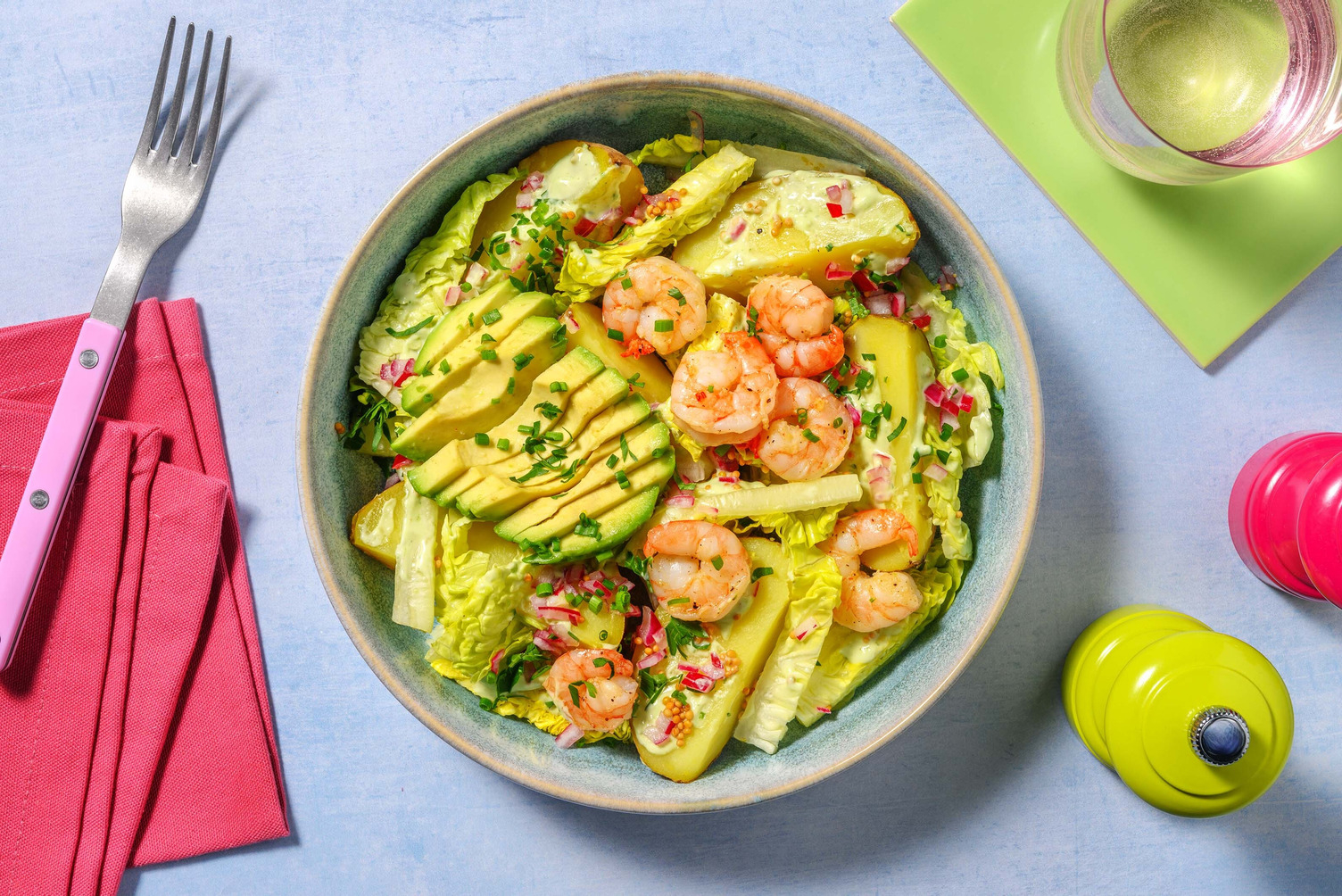 Salade met garnalen en patatjes