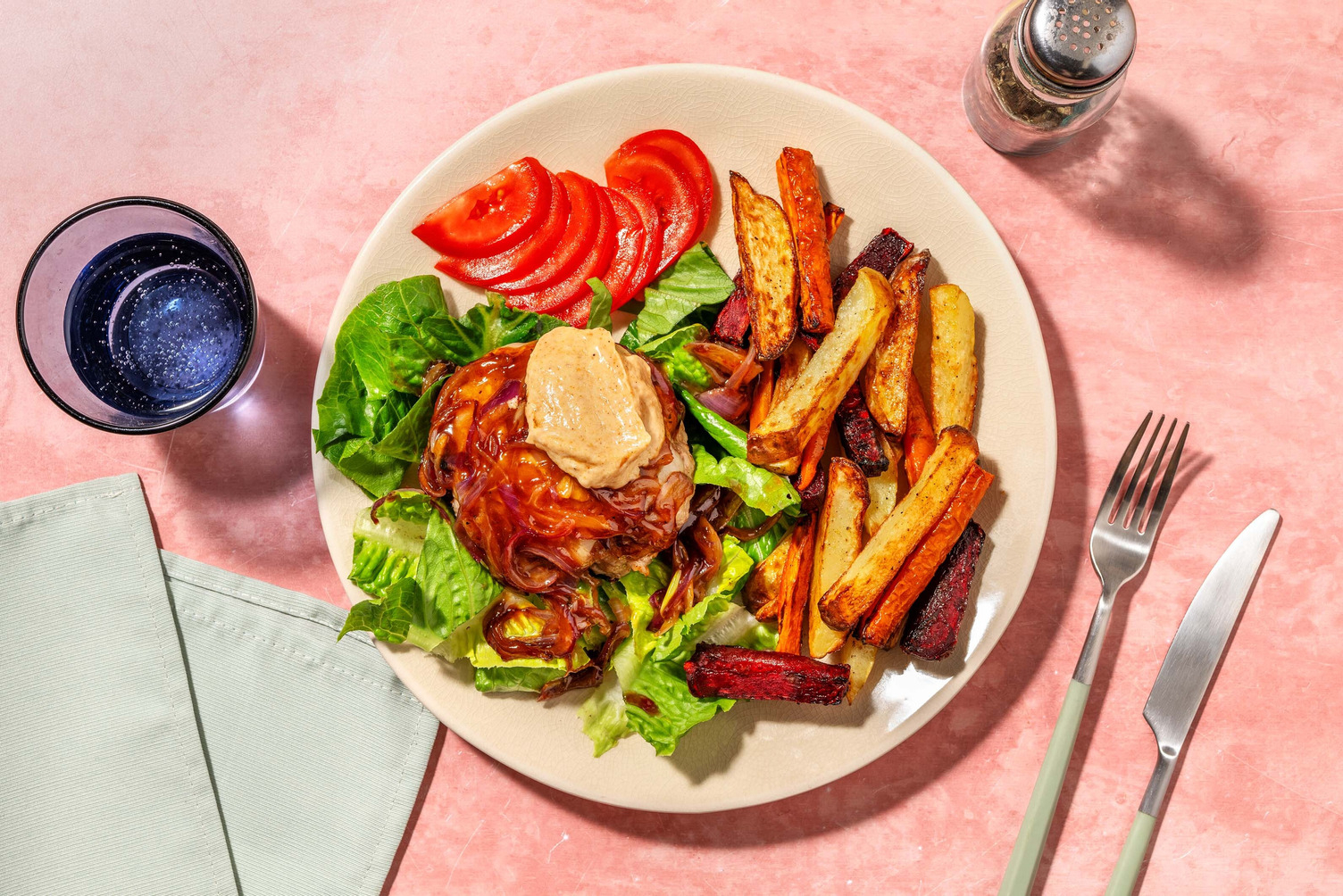 ”Naken” blandfärsburgare och lökrelish 