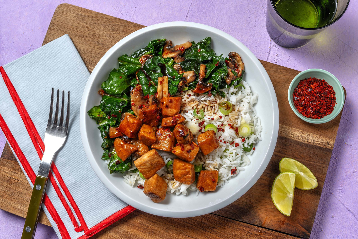 Maiale jeyuk bokkeum e funghi piccanti