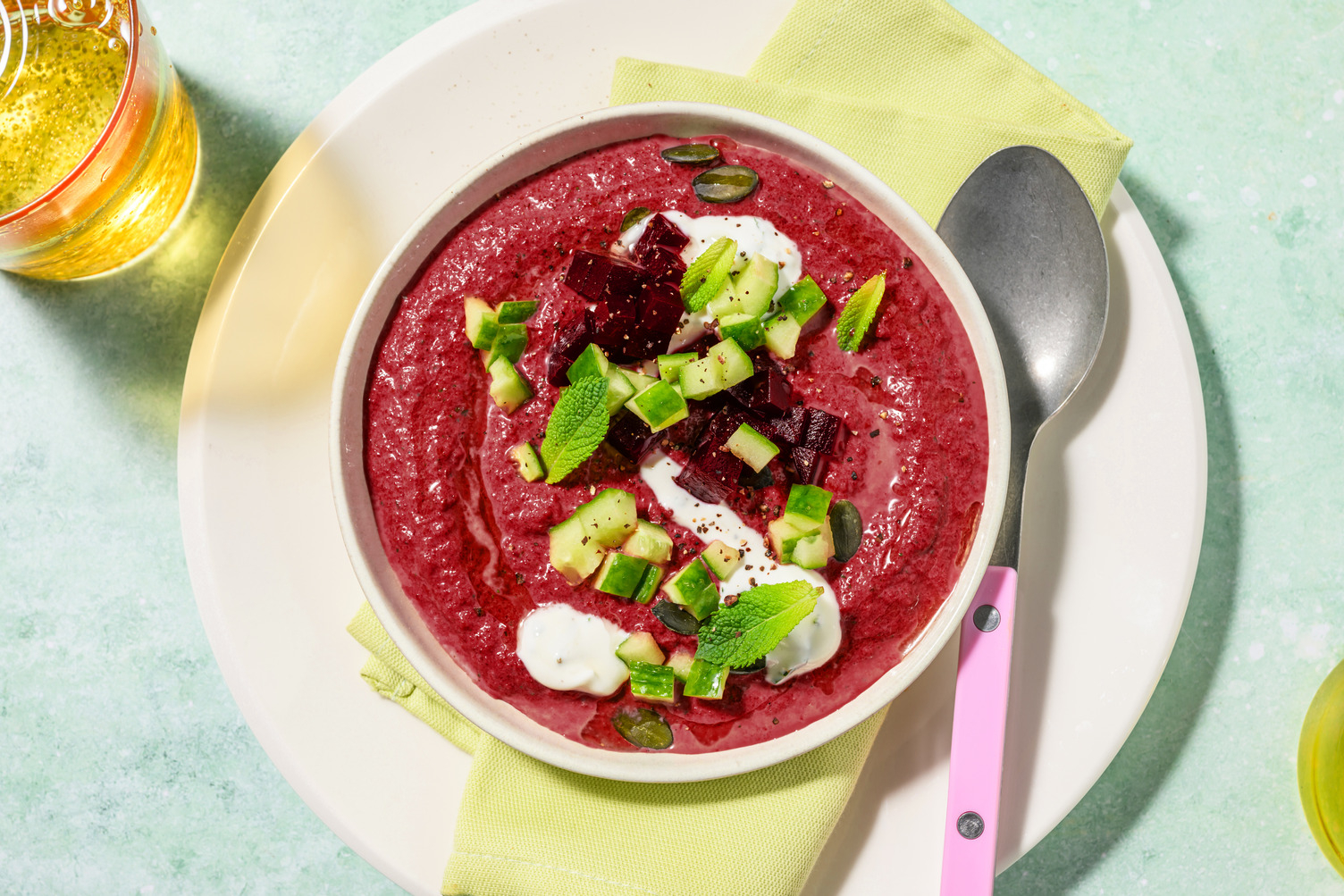 Sopa fría de remolacha y pepino