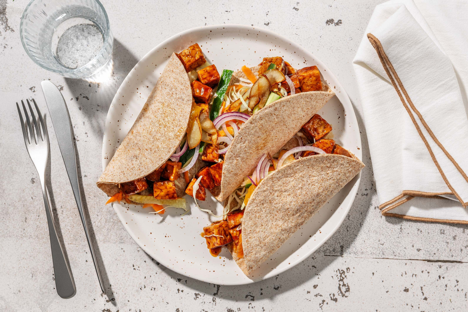 Zoetzure tempehwraps met mangochutney