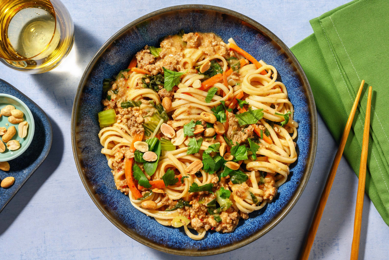 Rask asiatisk nudelbowl med kjøttdeig