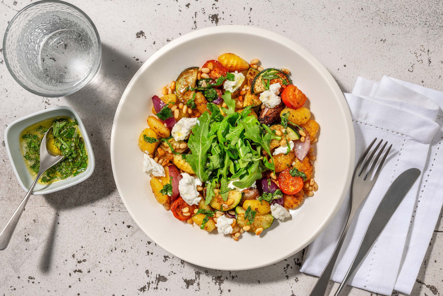 Middelhavsinspireret ovnbagt gnocchi med ekstra laks