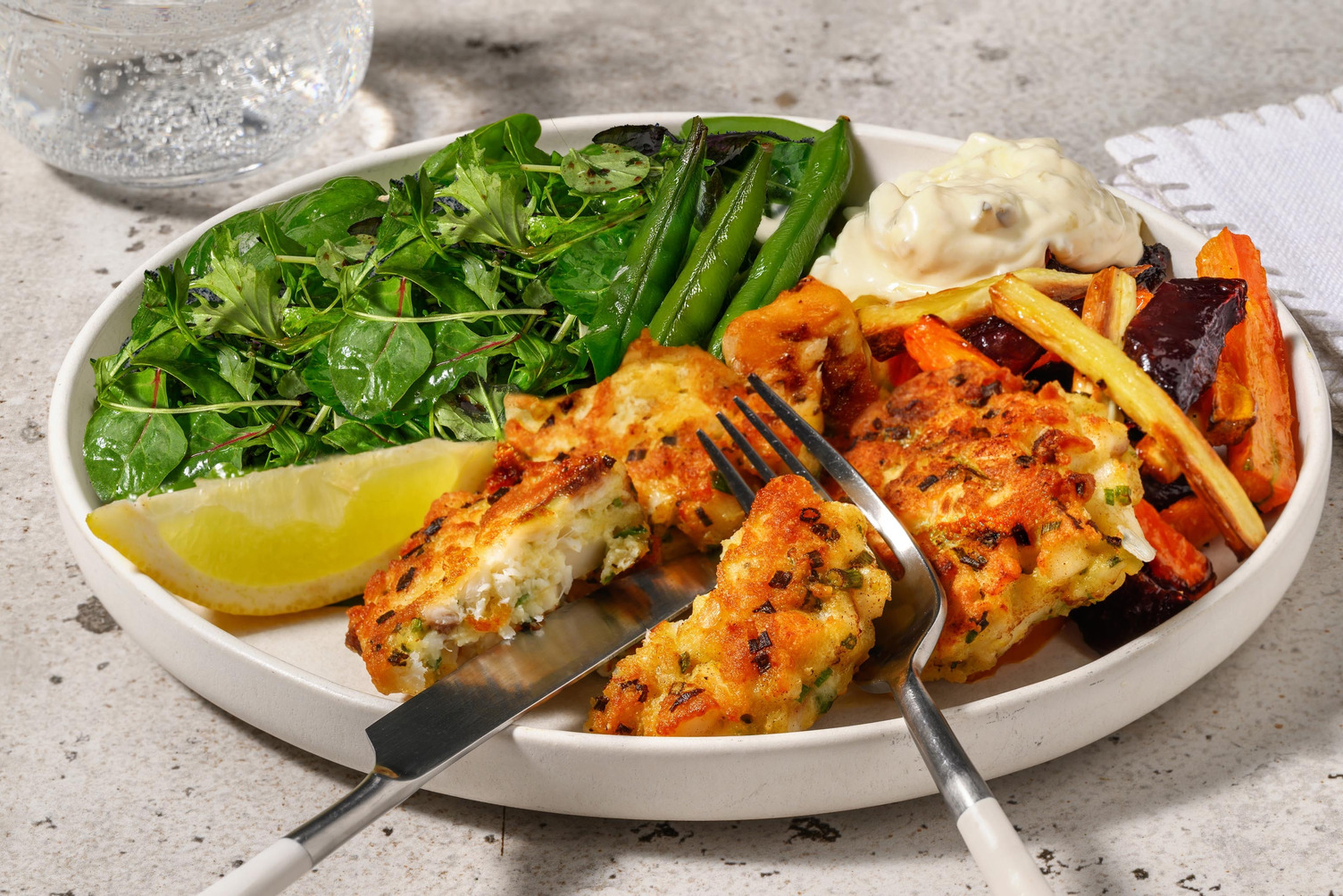 Fiskekaker med gressløk og remulade