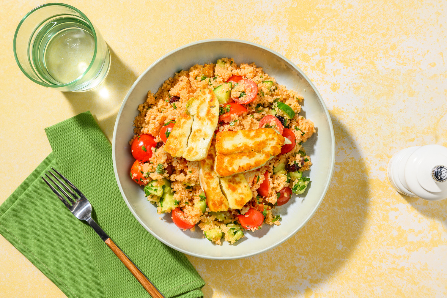 Bio-Halloumi auf Tabbouleh mit Cranberries