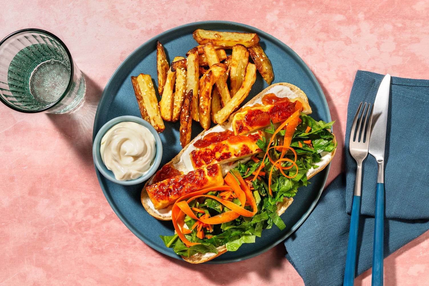 Indisk aprikosglaserad halloumibaguette med bacon