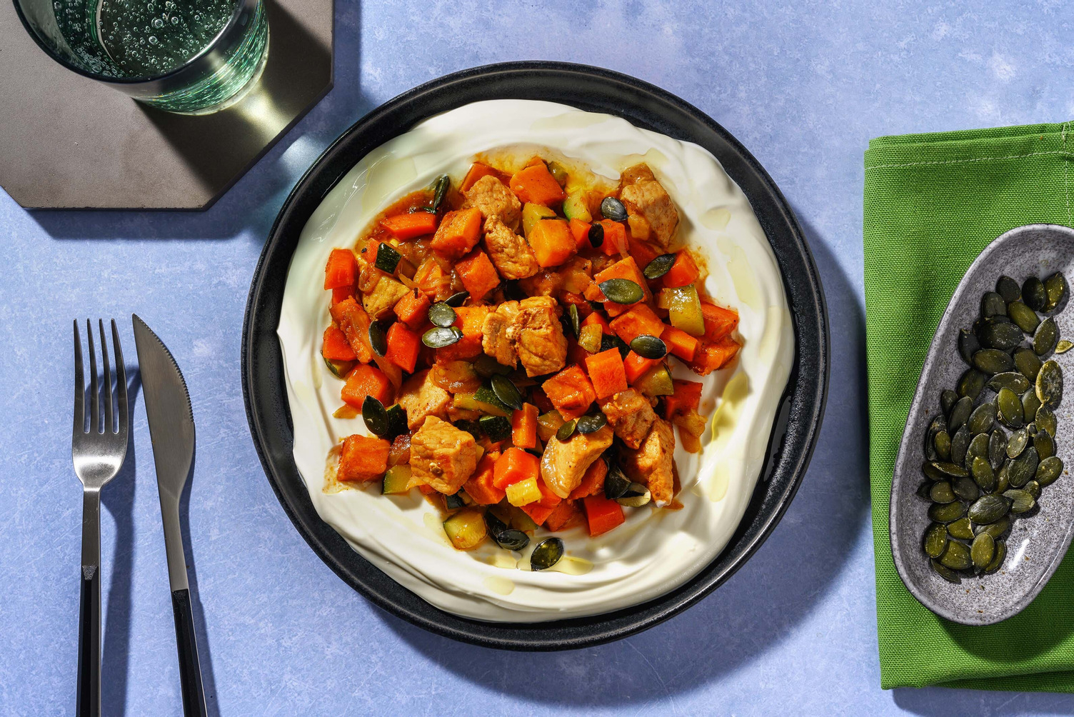 Vitello piccante all'harissa e yogurt greco