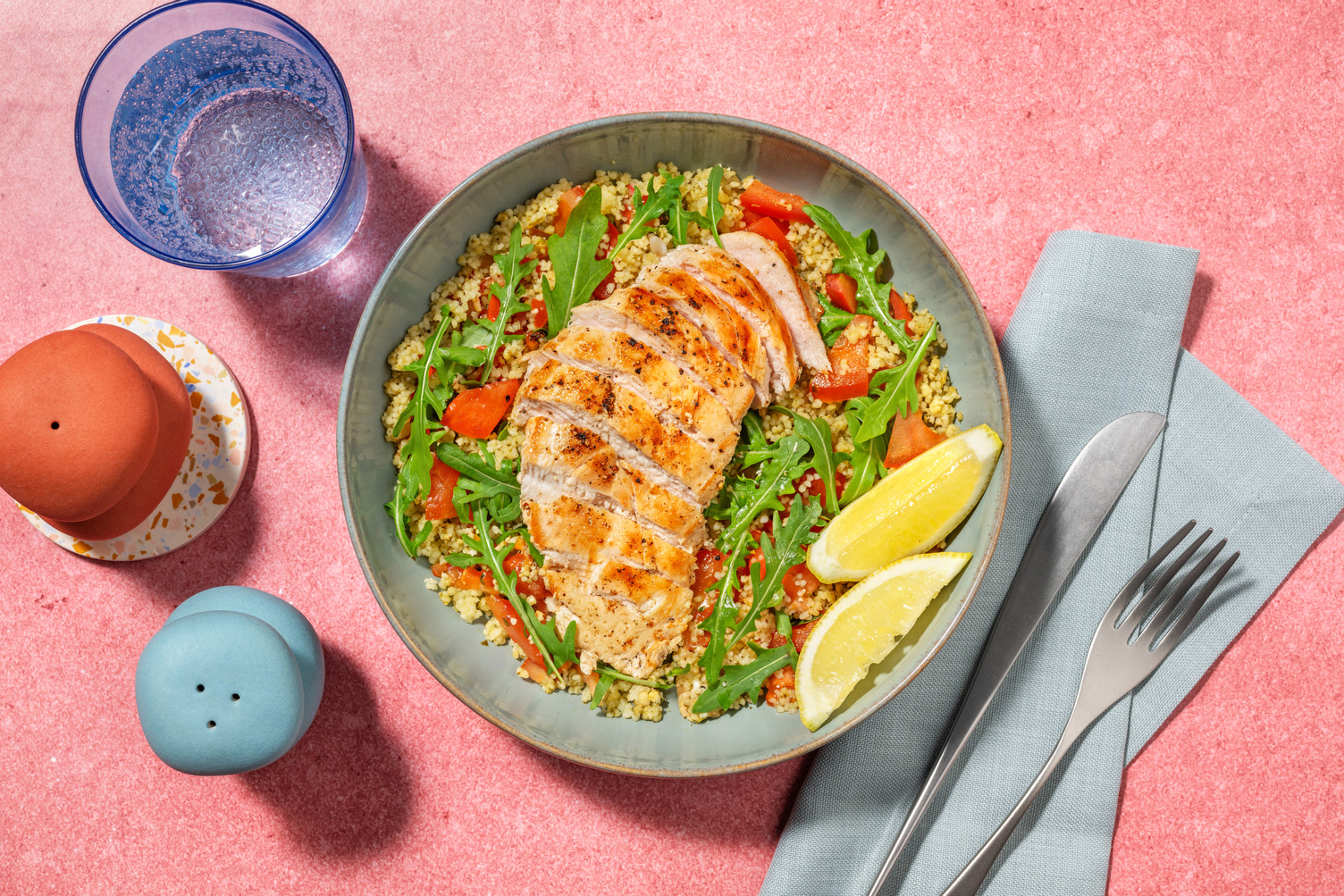 Ensalada de cuscús con pollo a la italiana