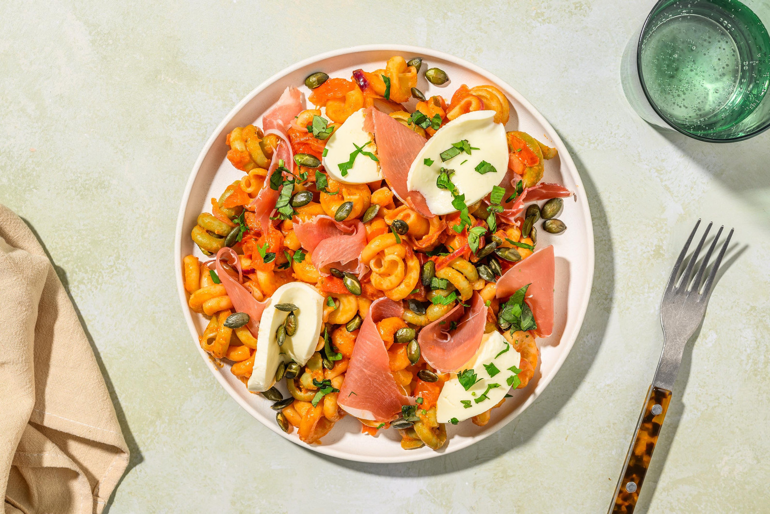 Pâtes caprese au jambon serrano