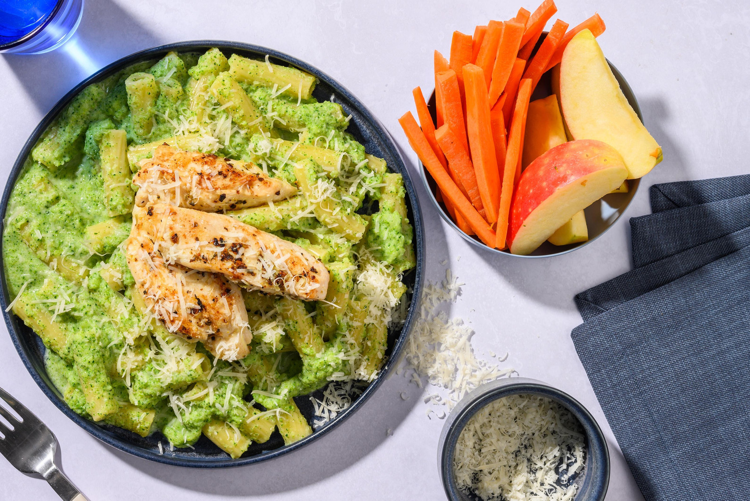 Cremet kylling- og broccolipasta