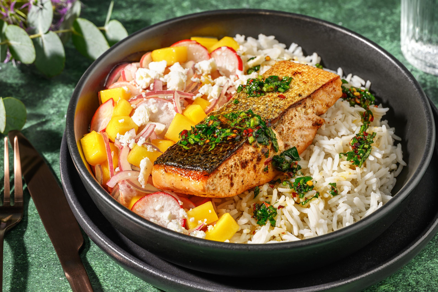 Peruansk stekt laks og chimichurri