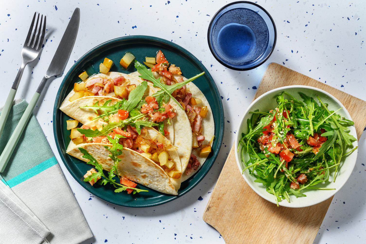 Piadinas de bacon y pera salteada