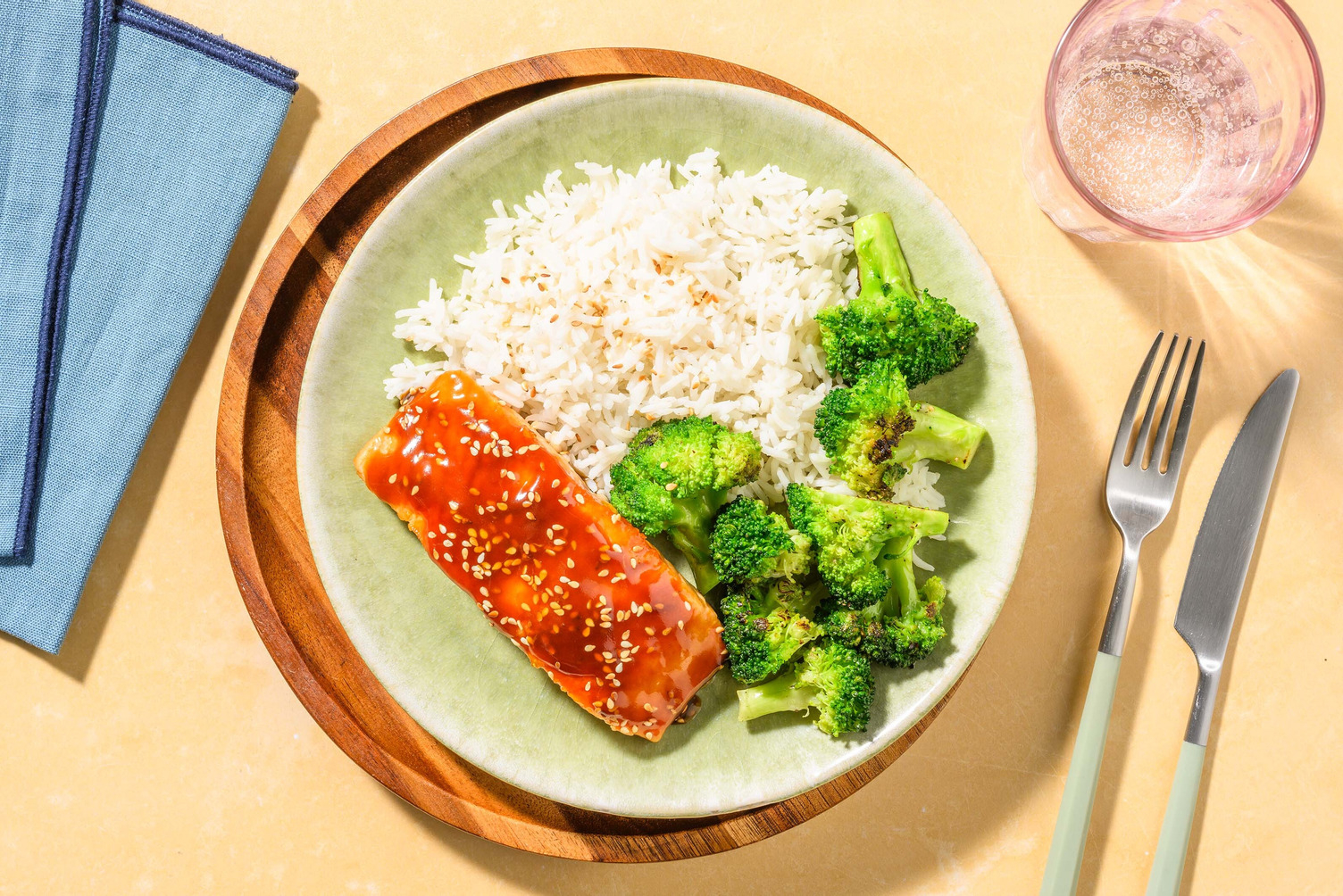 Filet de saumon mariné en sauce soja relevée