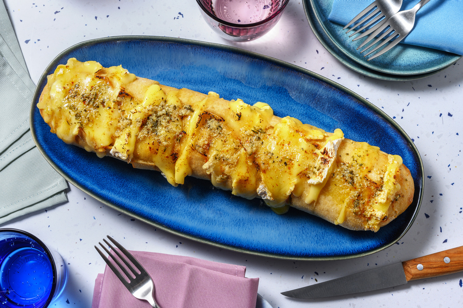 Knoblauchbaguette mit Camembert, Rosmarin & Honig