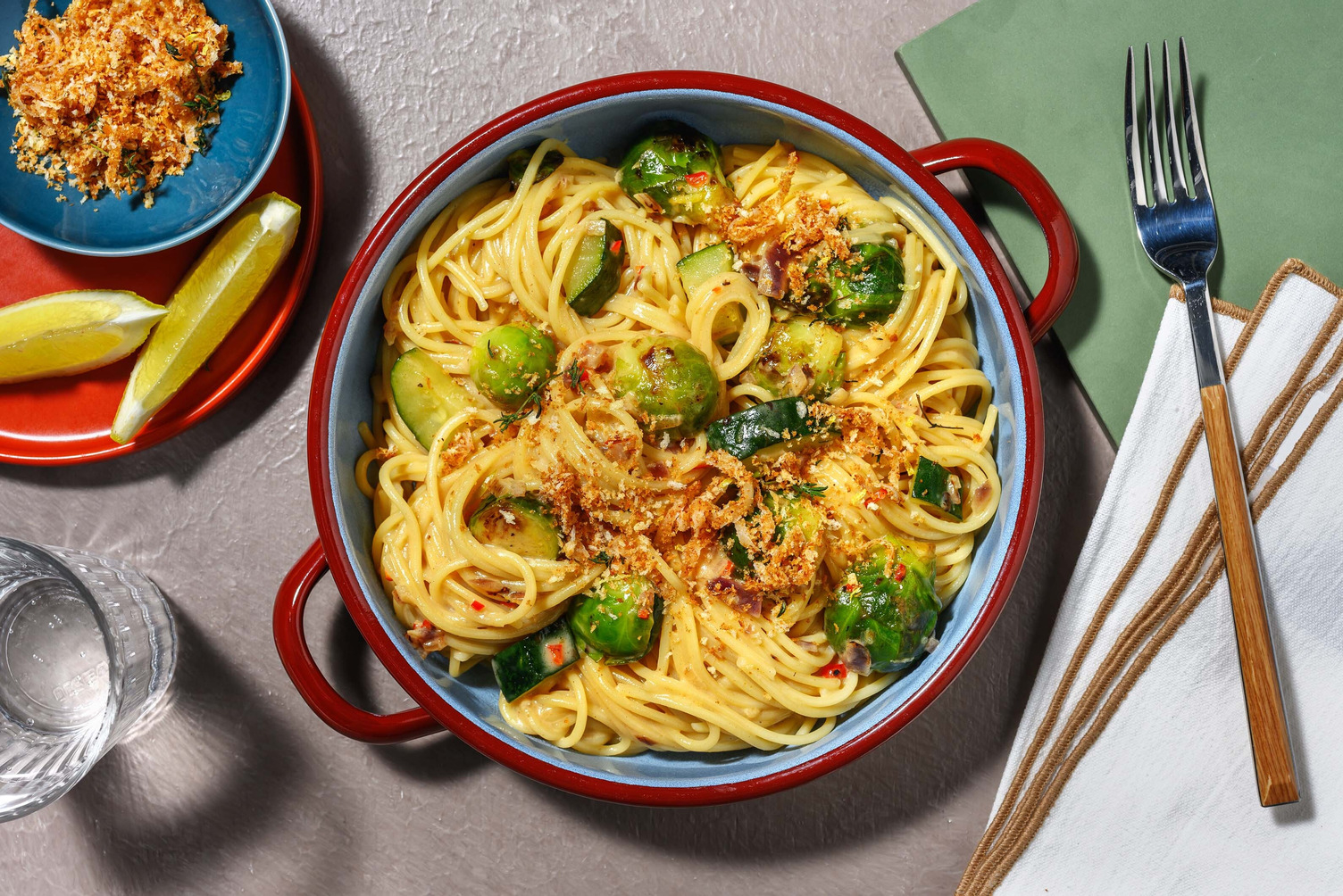 Spaghetti al limone garnis de panko croquant au fromage