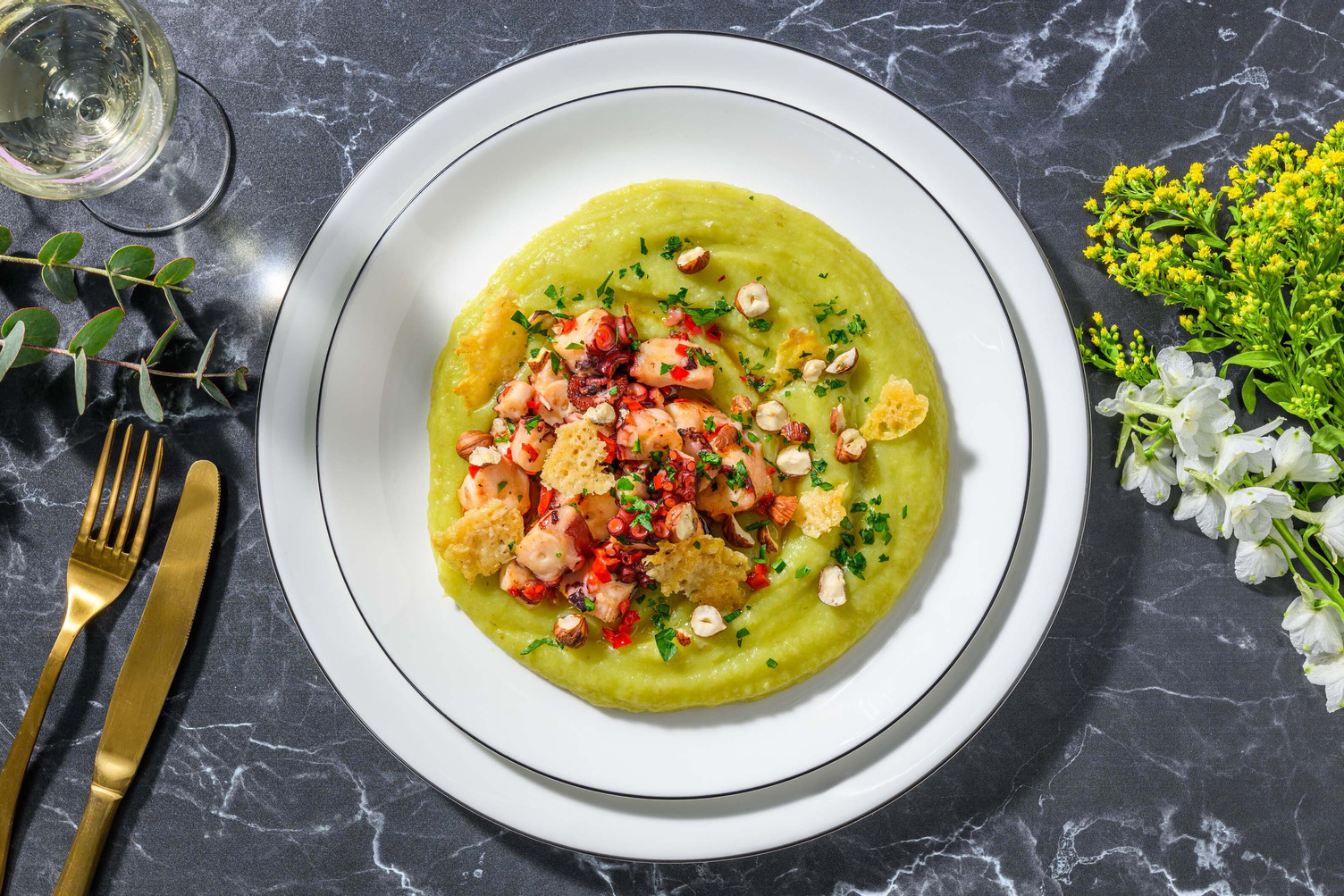 Dadini di seppie piccanti su crema di porri