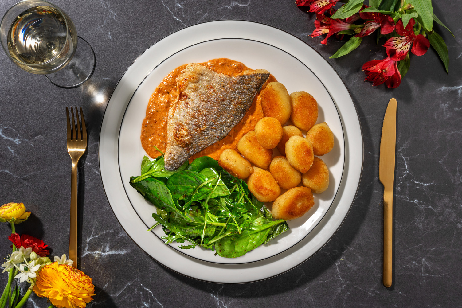 Dorada con salsa calabrese y gnocchis trufados