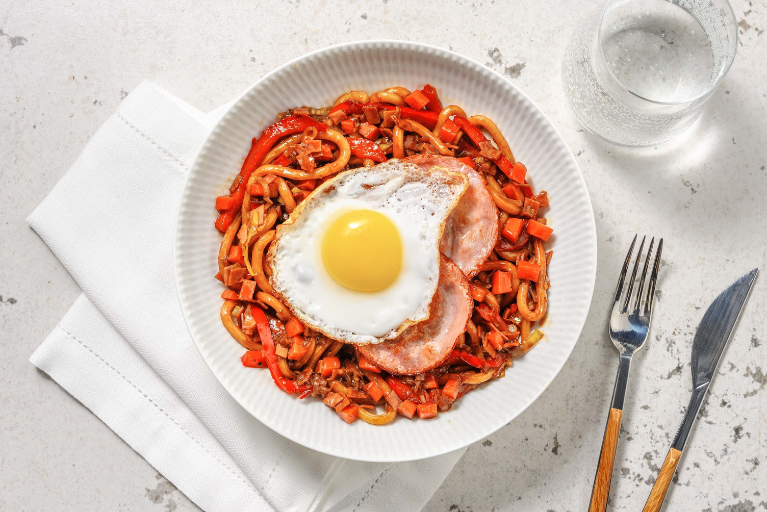 Udonnoedels met ham en ei