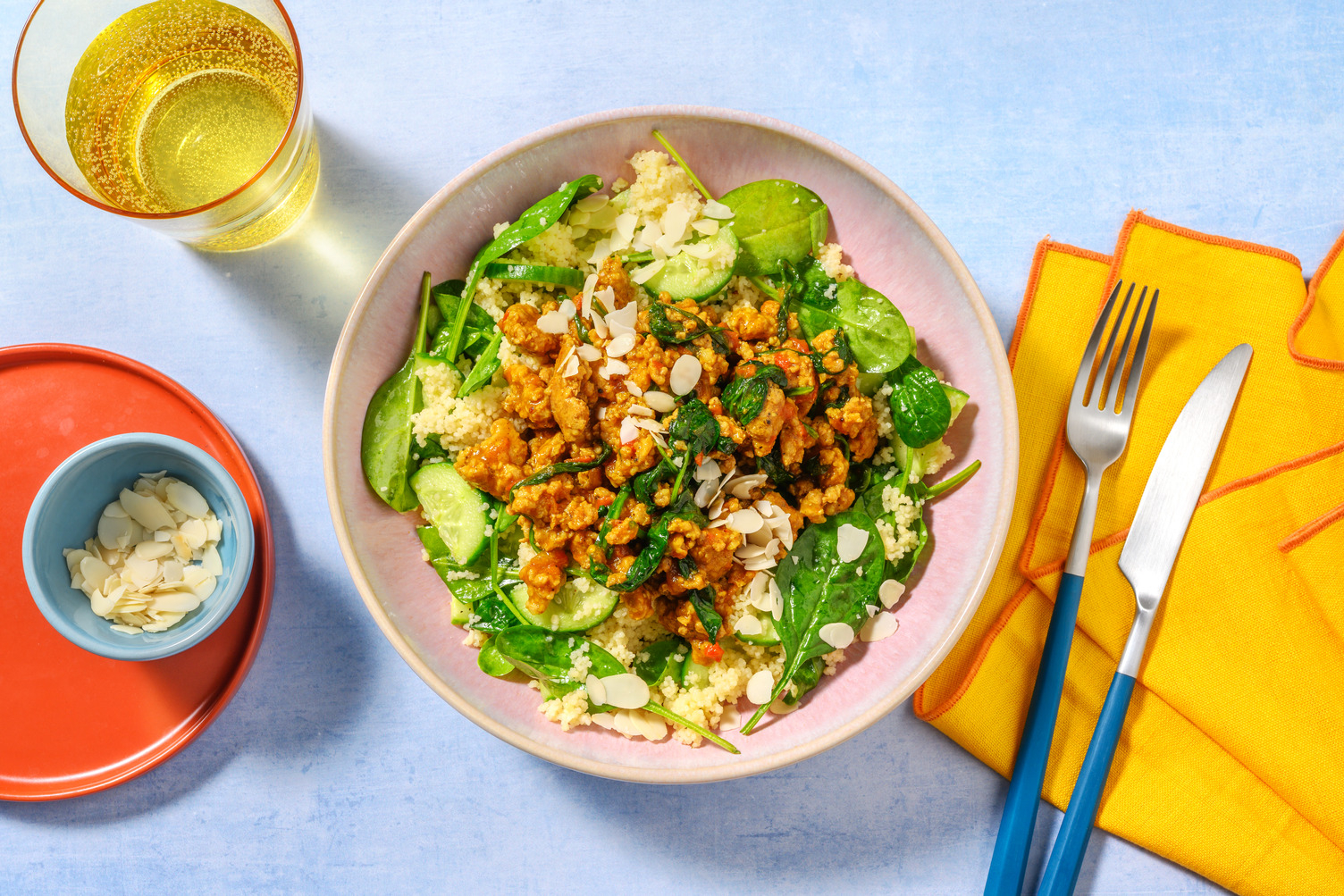 Cerdo especiado con espinacas y almendras