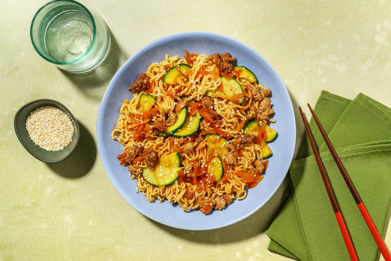 Wok rápido de fideos y carne picada de ternera