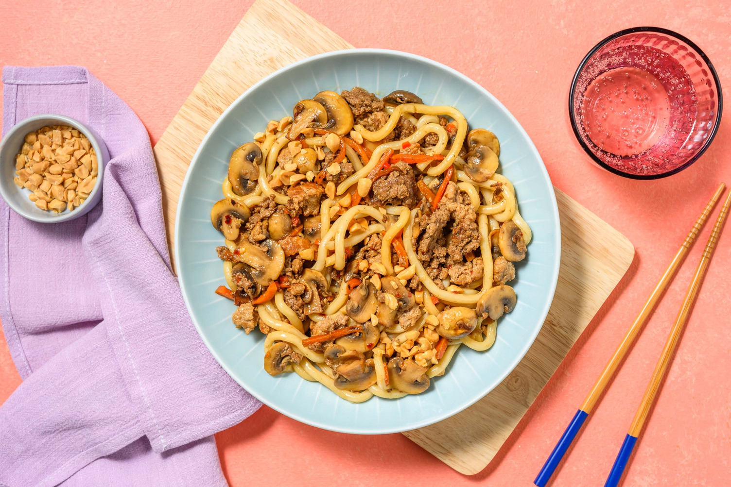 Udon spicy saltati alla salsiccia