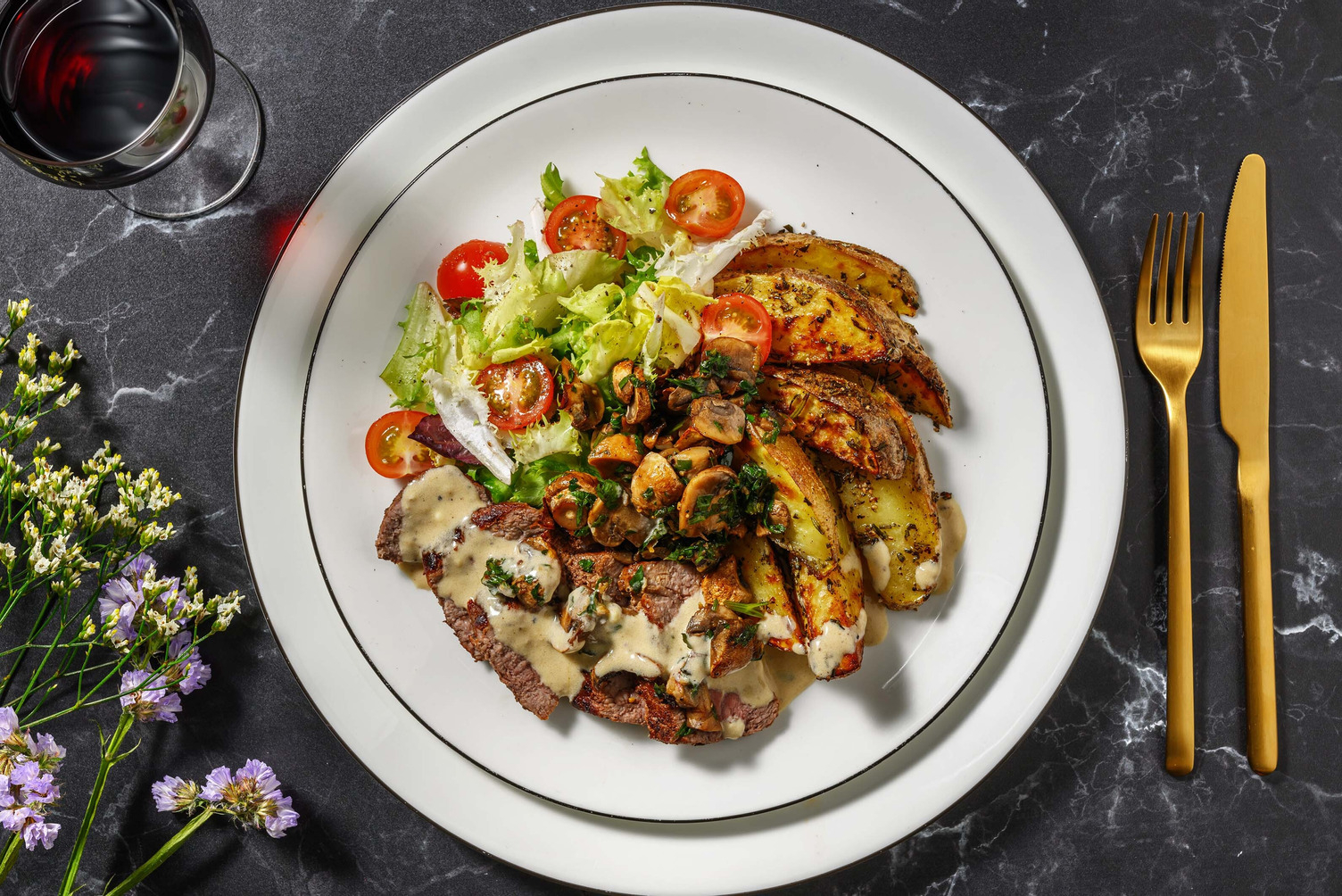 Stegt rumpsteak og ostesauce