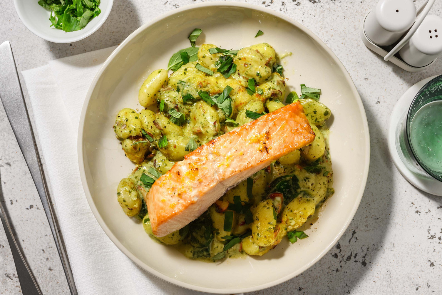 Gnocchi-Spinat-Auflauf mit extra Lachsfilet