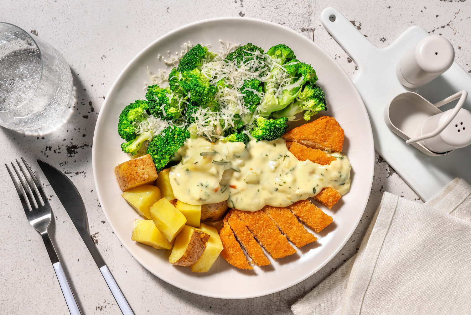 Vegetarische schnitzel met parmezaan-roomsaus