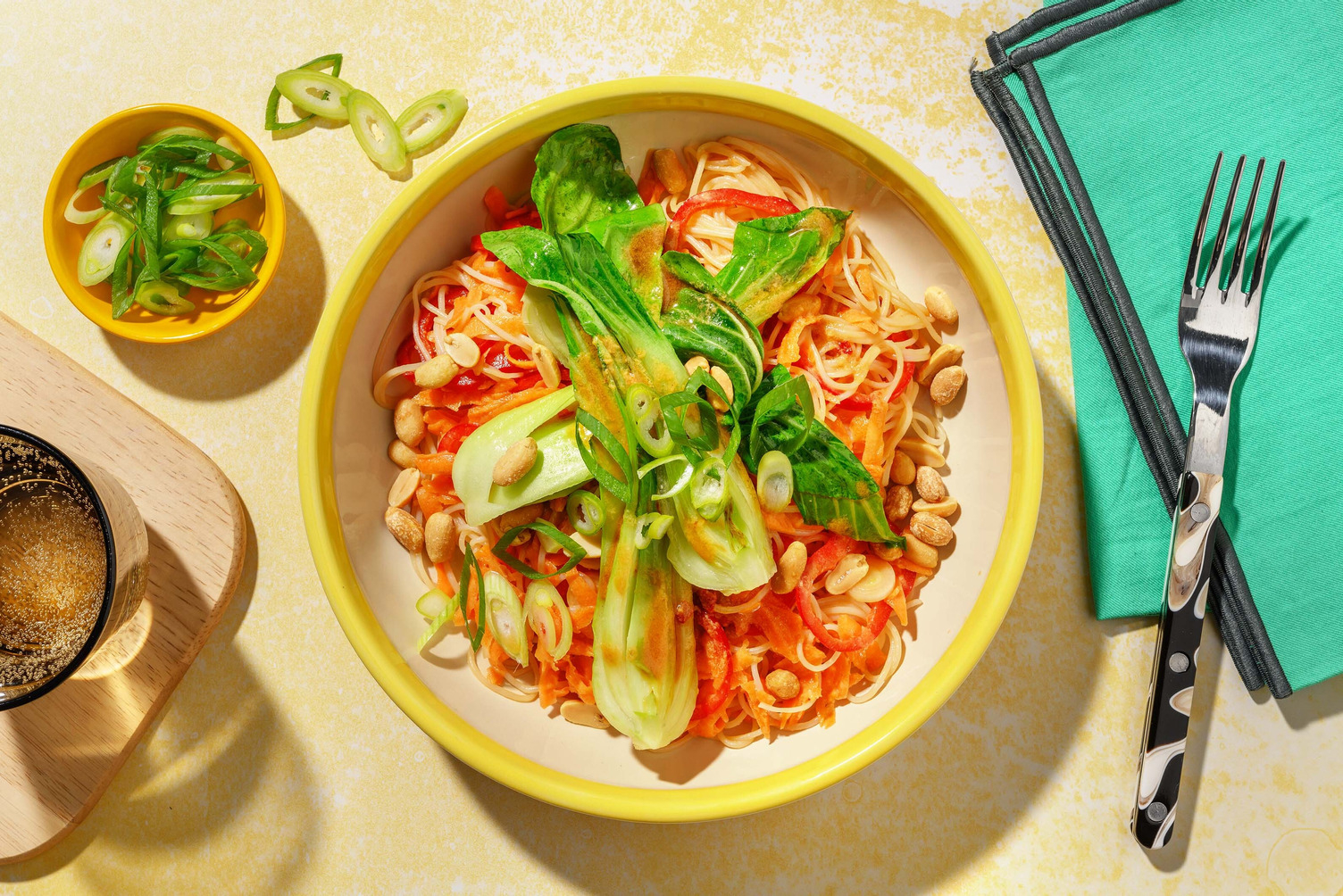 Chilinudelsalat mit Pak Choi