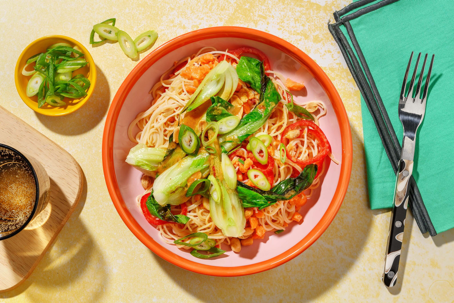 Chilinudelsalat mit Pak Choi