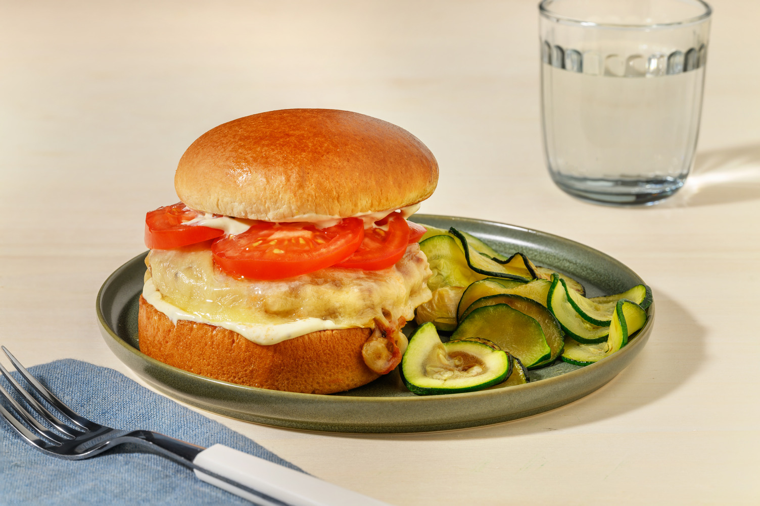 Burger di pollo e cheddar fondente