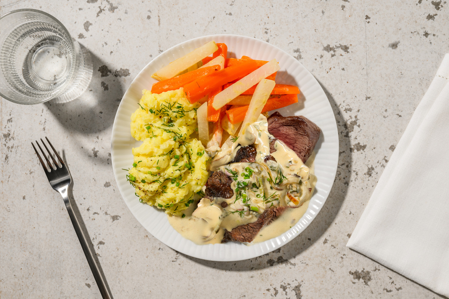 Bio-Rindersteak mit Ravigote-Soße und Kohlrabi