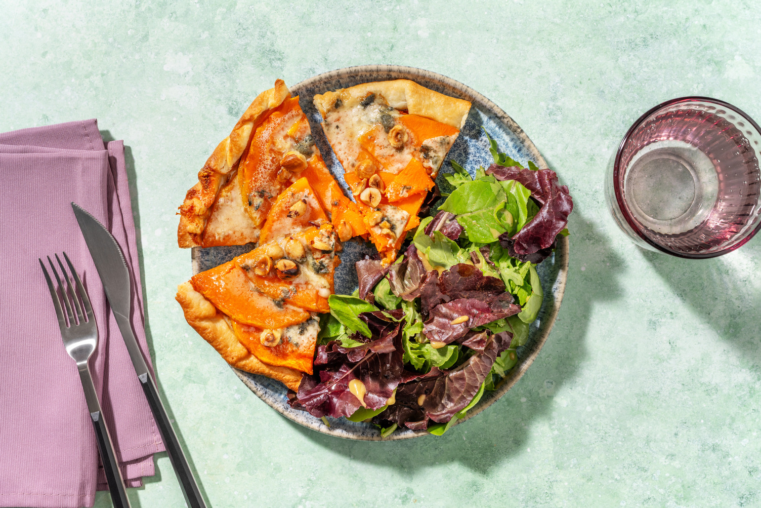 Tarte rustique au bleu, noisettes & butternut