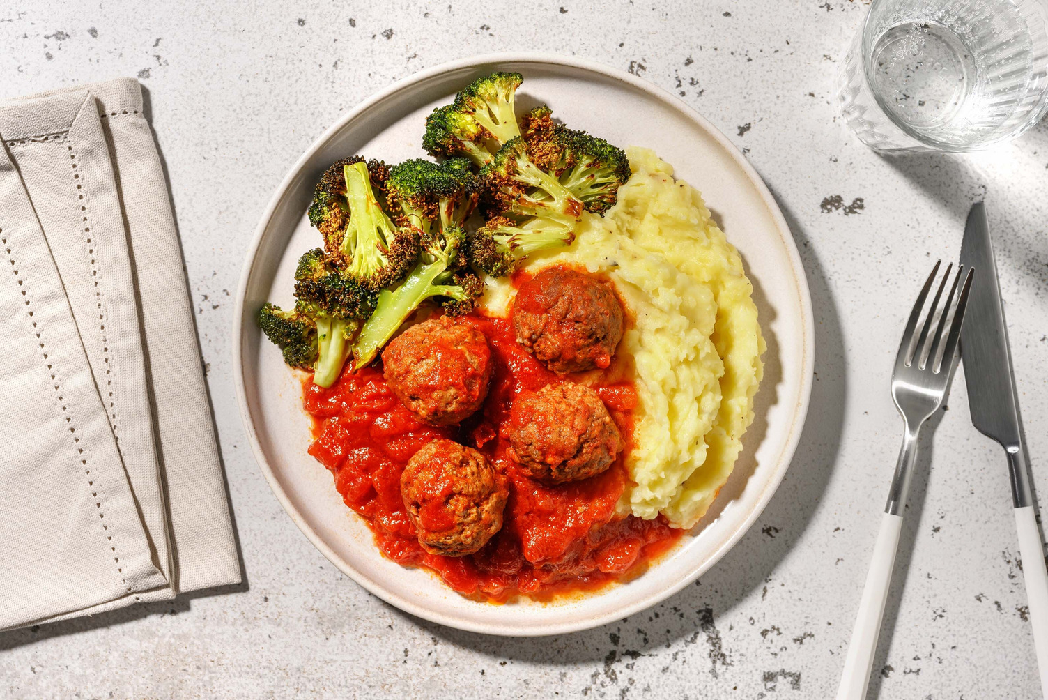 Köttbullar i cajunkryddad tomatsås