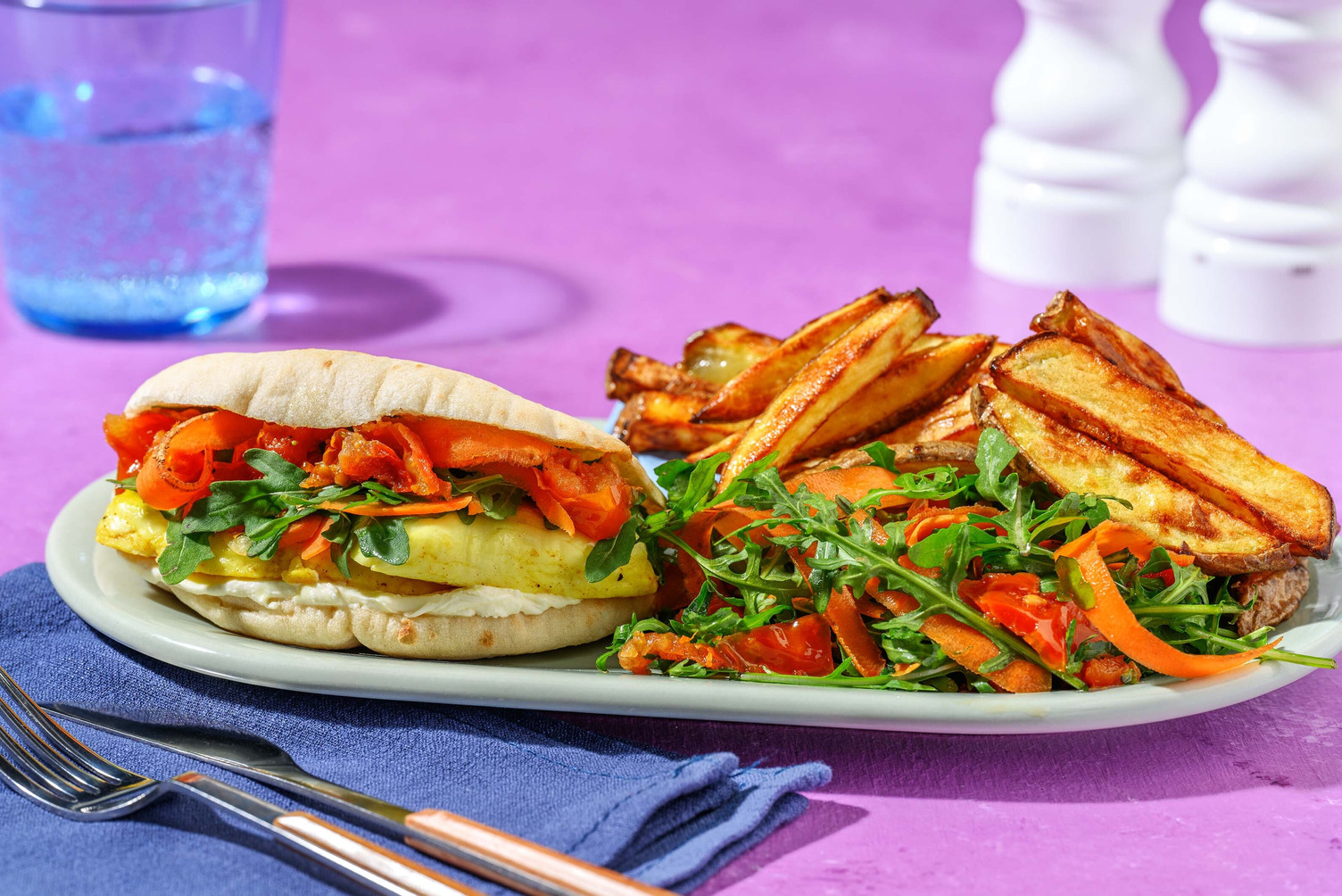 Halloumifylt pita og oreganopoteter med bacon