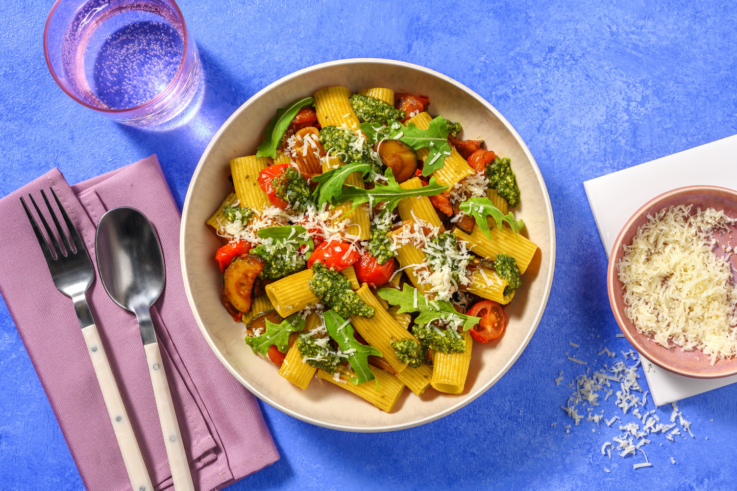 Rigatoni al pesto casero de rúcula