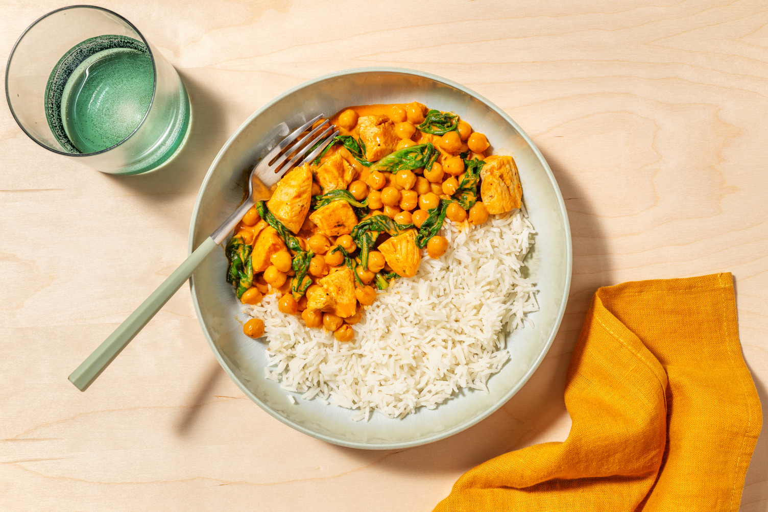 Curry exprés de pollo y garbanzos