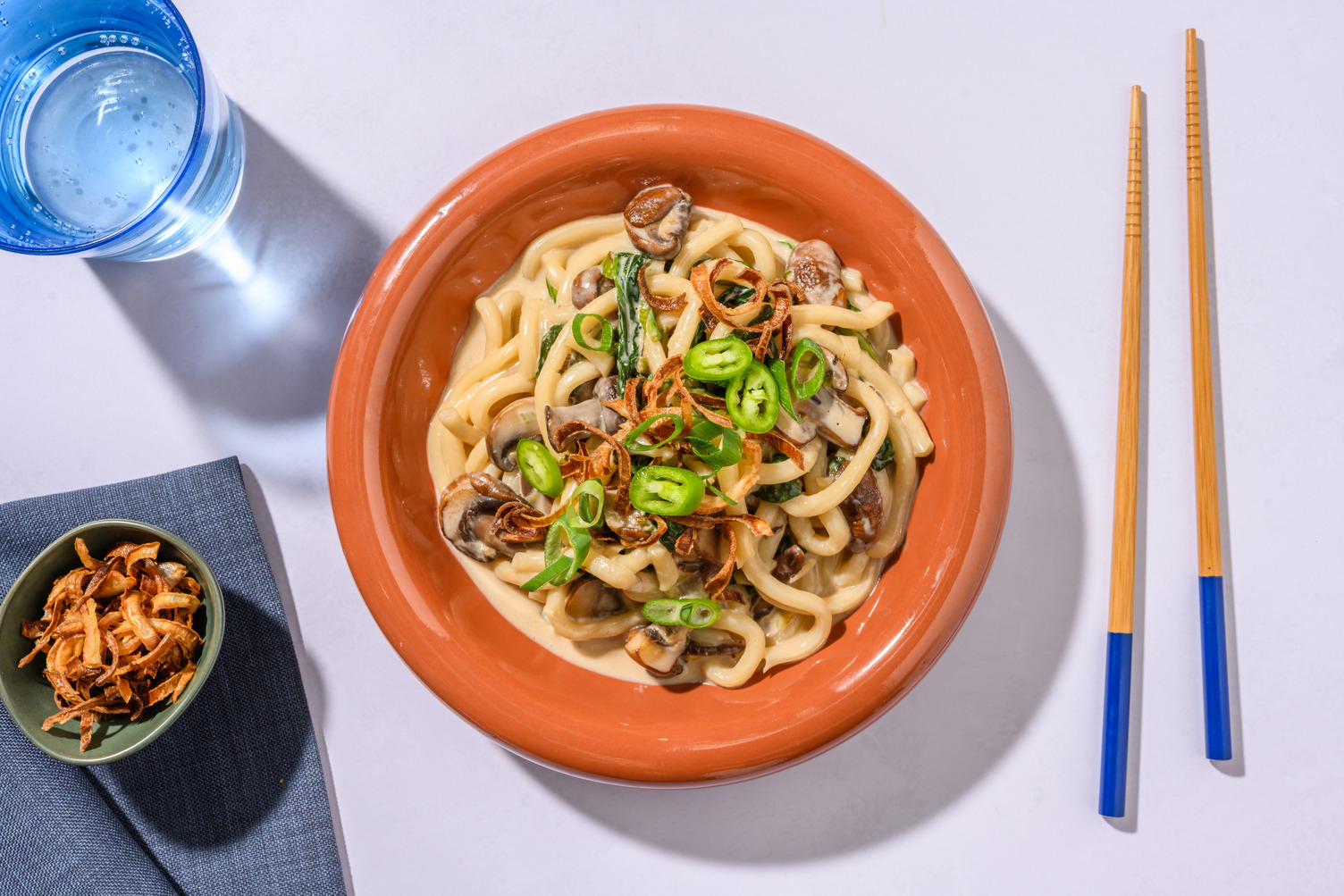 Udon 'umami' alla carne, funghi e miso