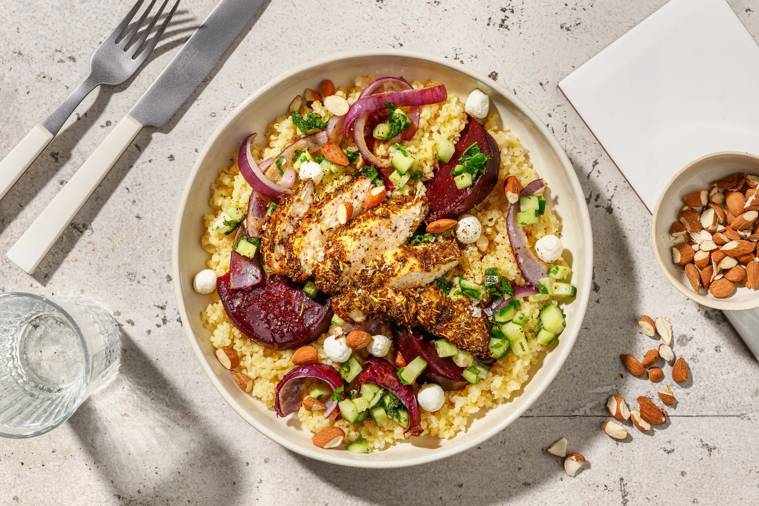 Bulgurbowl met kipfilet en bietjes