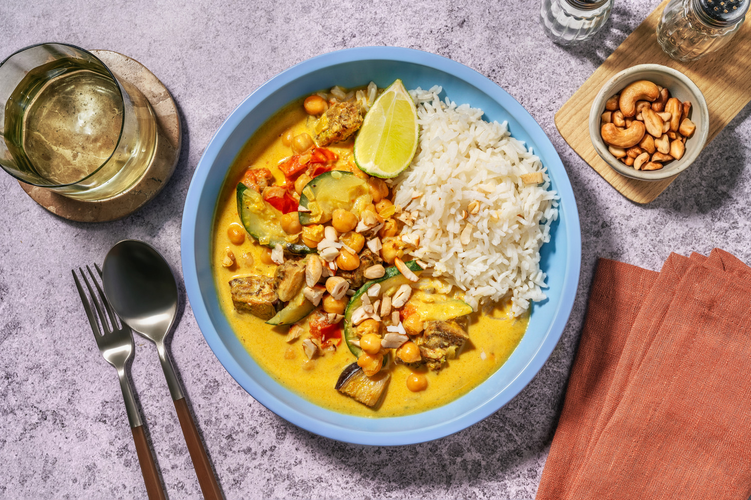 Curry d'aubergine, courgette & pois chiches